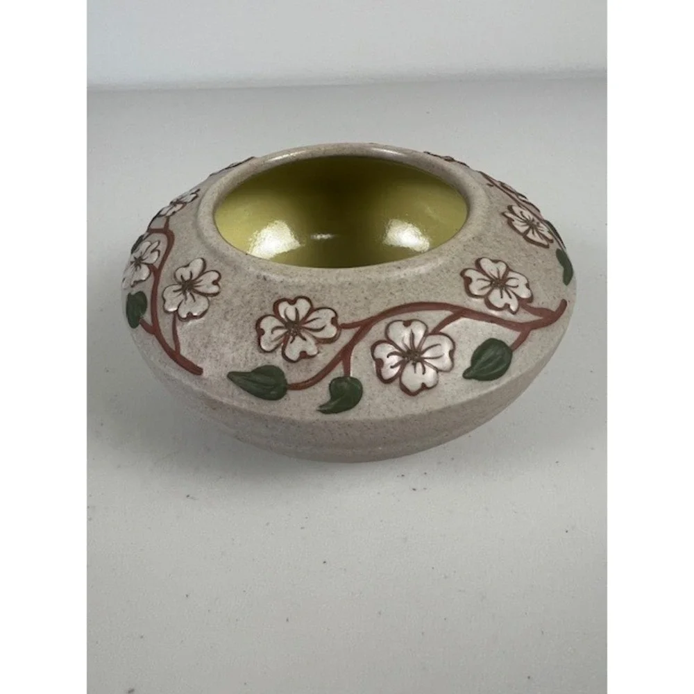Pigeon Forge Pottery Dogwood Floral Round Bowl Tan Yellow Vintage Tennessee 4.5